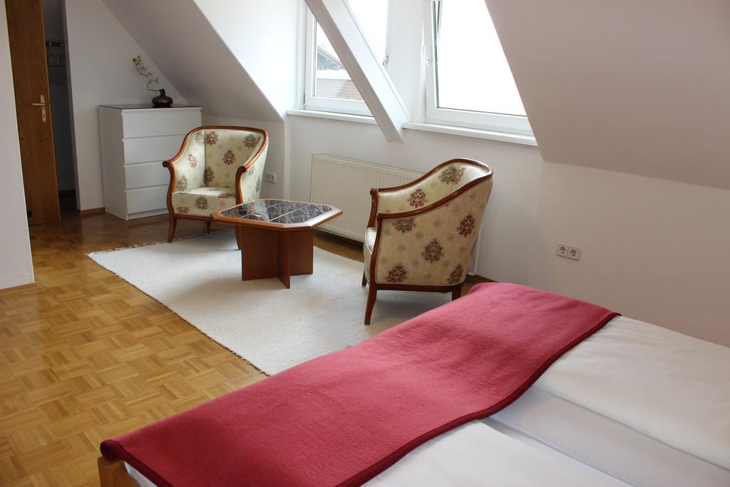 Ferienwohnung Und Gaestezimmer Korb Krumpendorf Camera foto