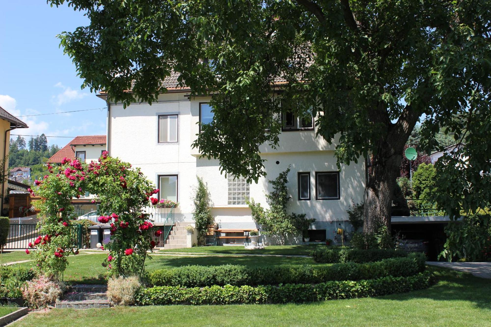 Ferienwohnung Und Gaestezimmer Korb Krumpendorf Esterno foto