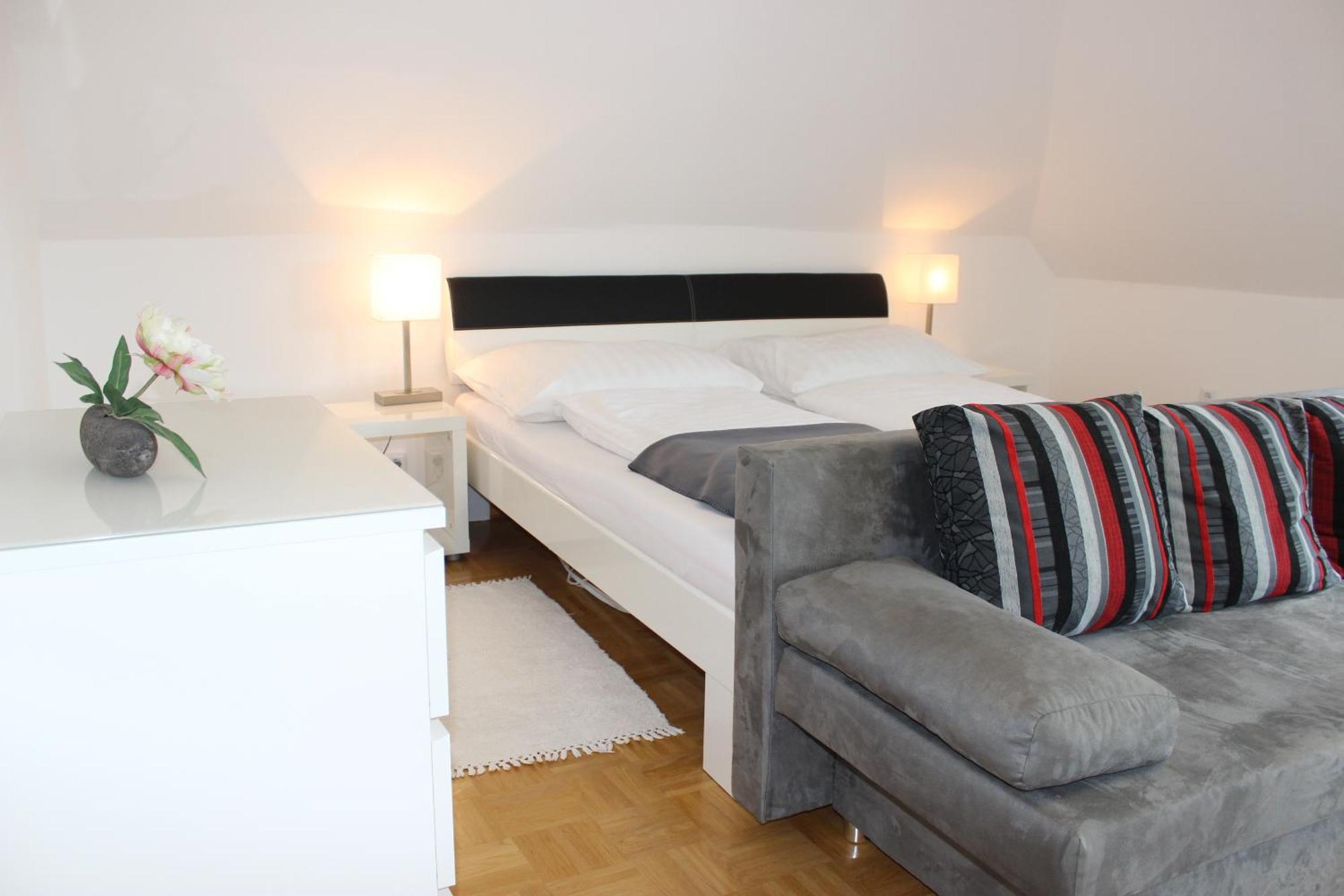 Ferienwohnung Und Gaestezimmer Korb Krumpendorf Esterno foto
