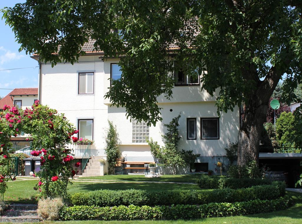 Ferienwohnung Und Gaestezimmer Korb Krumpendorf Esterno foto