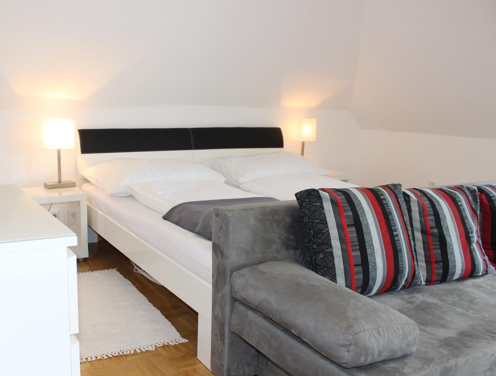 Ferienwohnung Und Gaestezimmer Korb Krumpendorf Esterno foto